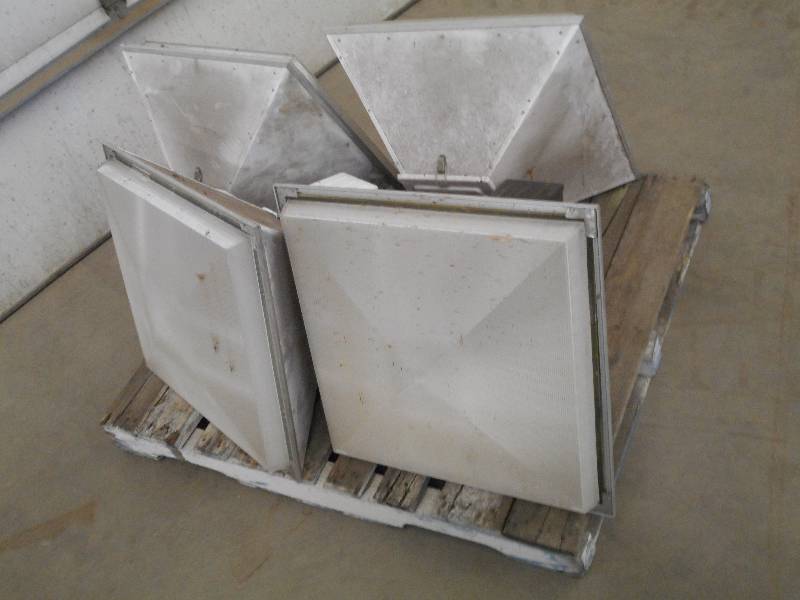 lot 43 image: (4) Commercial Cooper 400Watt Overh...