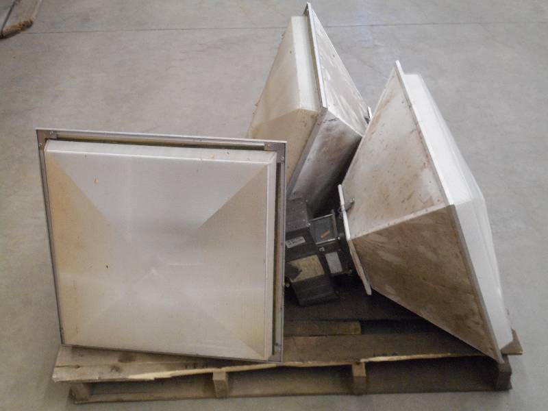 lot 45 image: (3) Commercial Cooper 400Watt Overh...