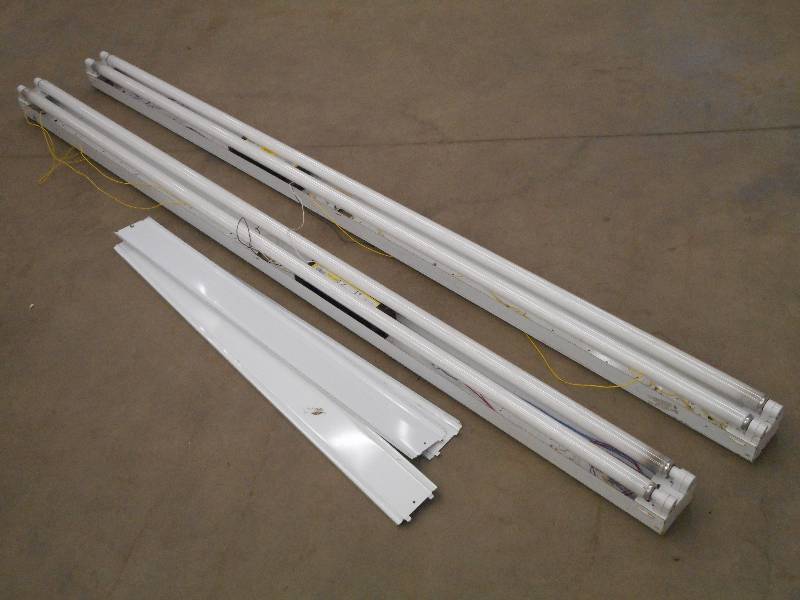 lot 66 image: (2) 8ft 2-Bulb T12 Flourescent Ligh...