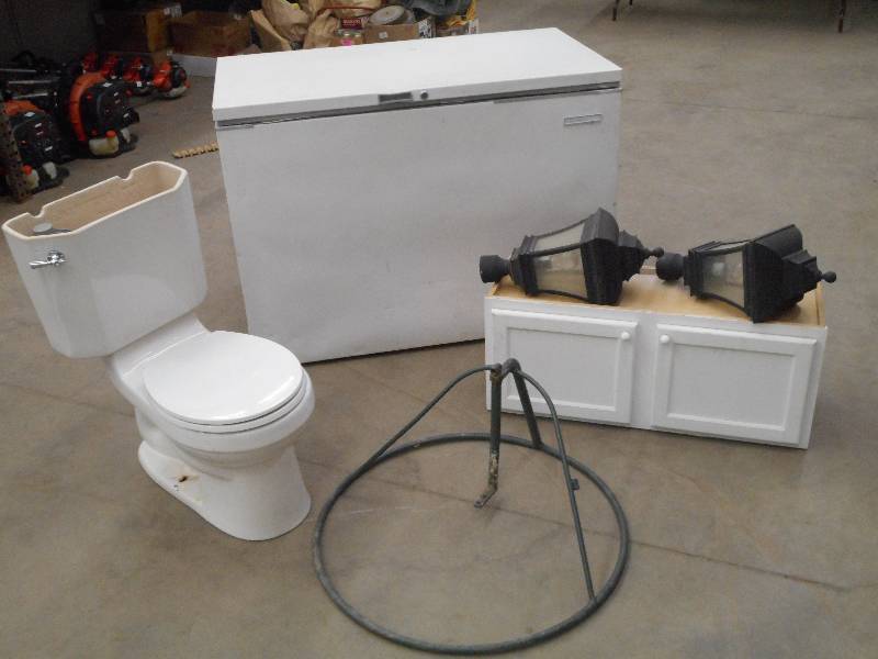 lot 67 image: Lot Of (1) White Westinghouse Ches...