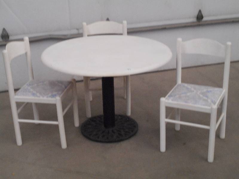 lot 83 image: 42 Round Top Steel-Frame Table Wit...