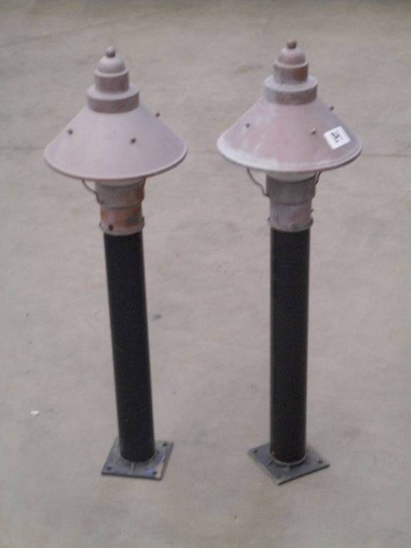 lot 84 image: (2) 120Volt EntranceDrivway Light ...