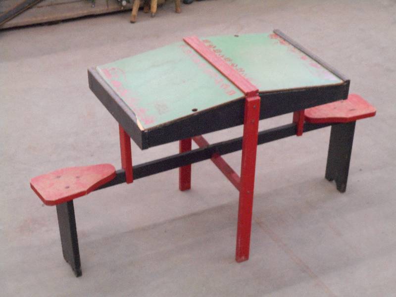 lot 86 image: Vintage 2-Seater Toddlers Desk Set ...