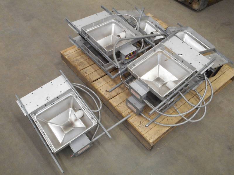 lot 89 image: Pallet Lot Of (7) Commercial Light ...