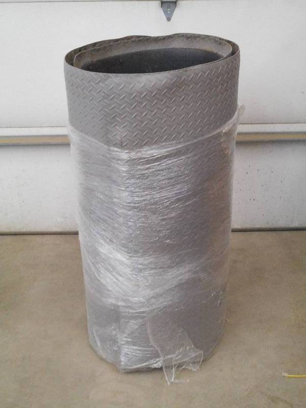 lot 96 image: 4x10 Padded Floor Mat ...