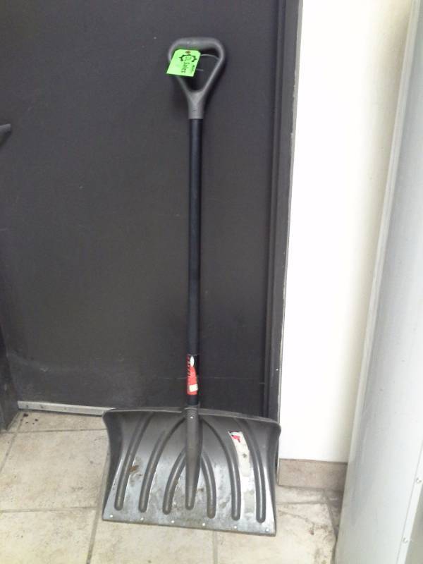 lot 10 image: Snow Shovel
