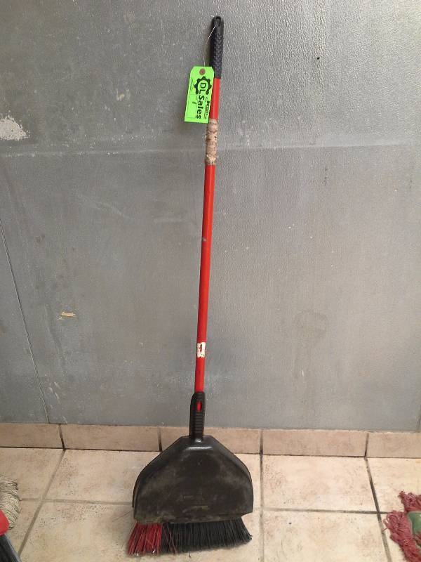 lot 11 image: Broom WDustpan
