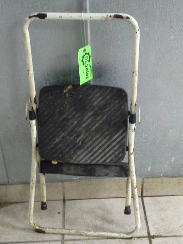 lot 14 image: Step Stool