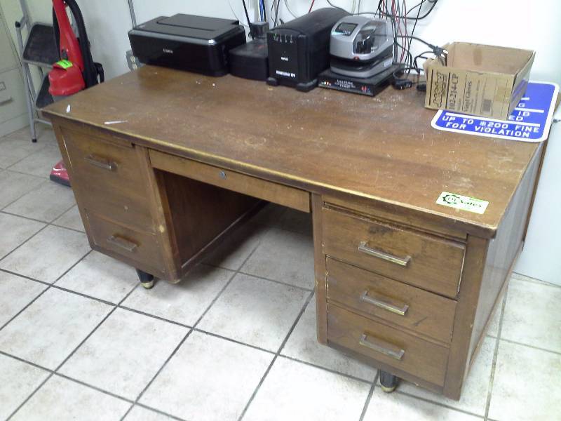 lot 22 image: wood desk & chair