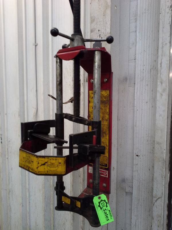 lot 60 image: Mcpherson Strut Spring Compressor
