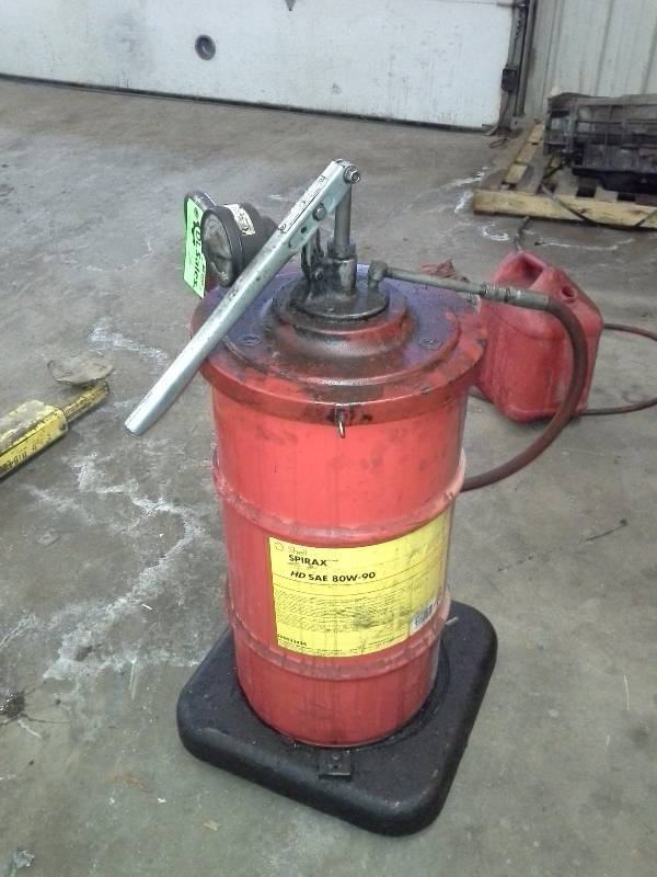 lot 66 image: Barrell Pump with partially full barrel of SAE 80W-90