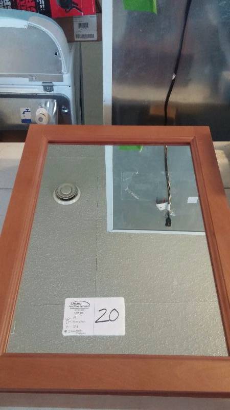 lot 20 image: Medicine Cabinet with mirror