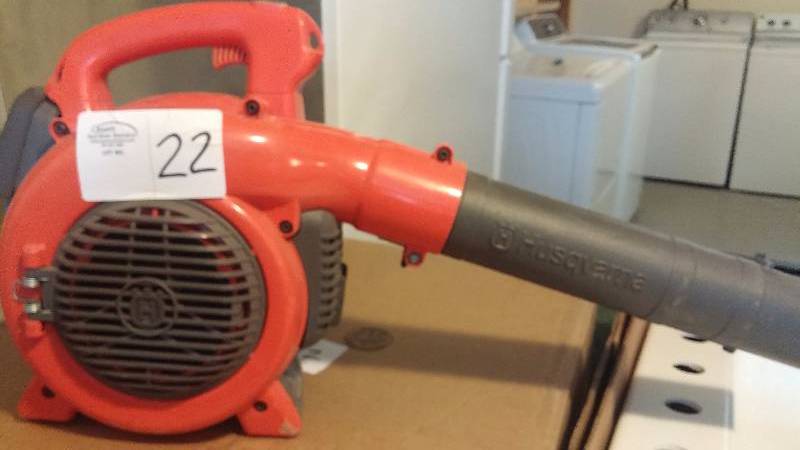 lot 22 image: Husqvarna Leaf Blower