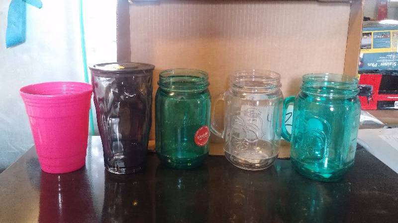 lot 42 image: 5 Cups