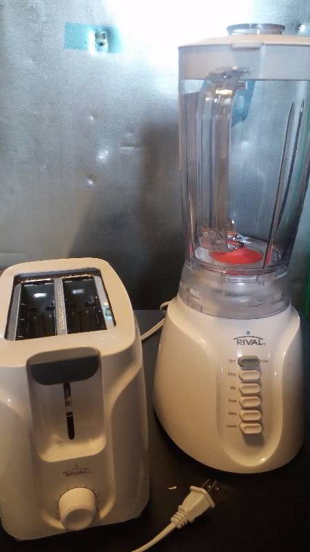 lot 44 image: Rival Toaster and Blender