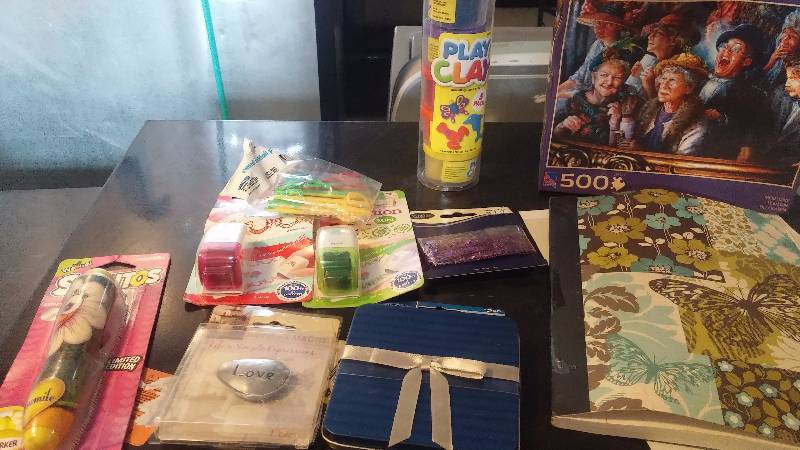 lot 49 image: Craft lot