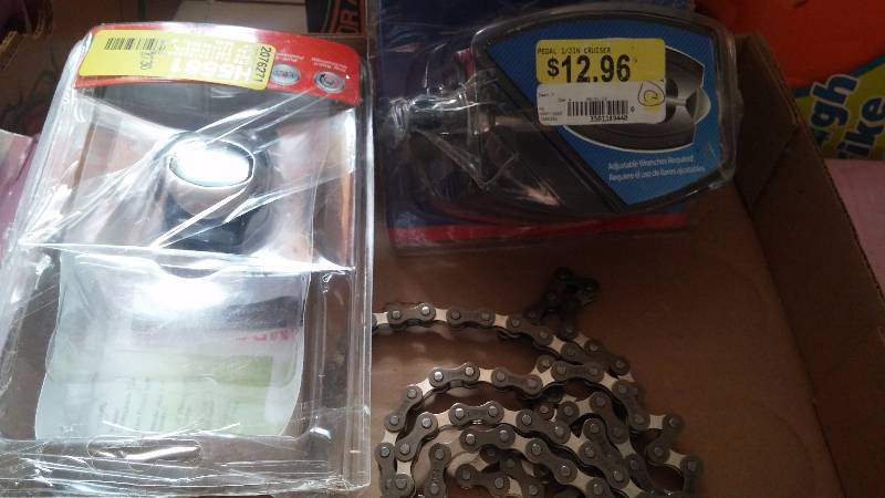 lot 71 image: Bike Chain, peddals, and pedometer