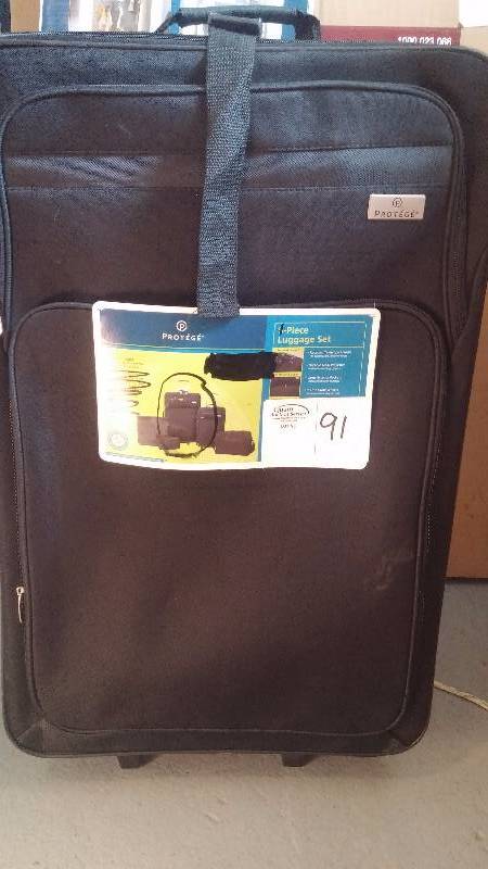 lot 91 image: 28 inch upright suitcase with wheel and handle