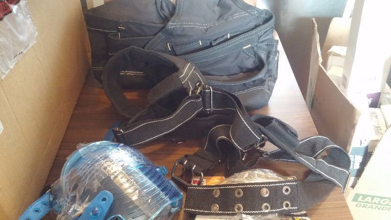 lot 99 image: Gel Knee pads and Tool Belt Lot