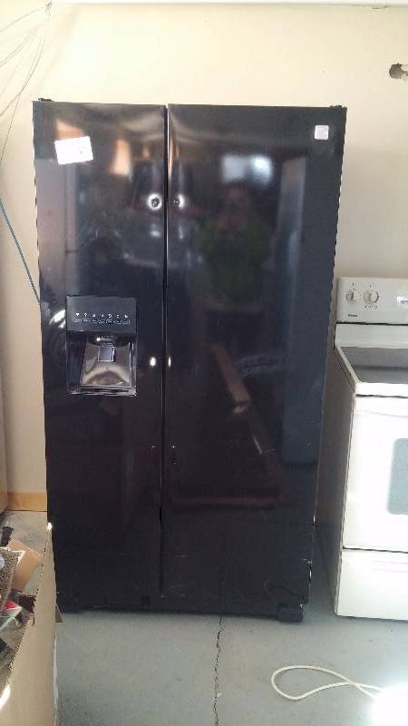 lot 6 image: Kenmore Fridge - parts or repair - black