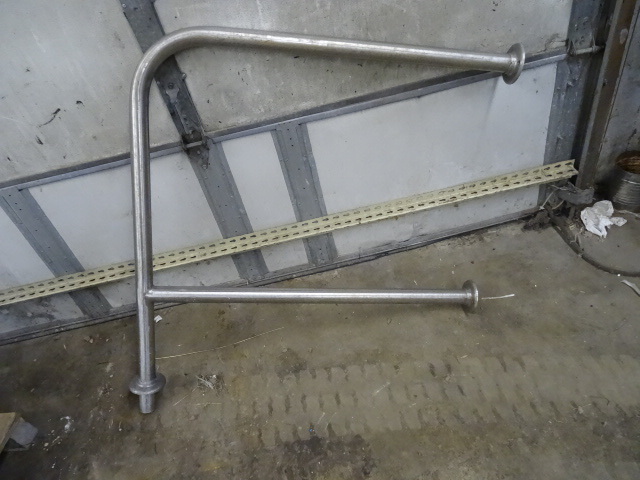 lot 28 image: Stainless Railing  40 X 42 Qty 6