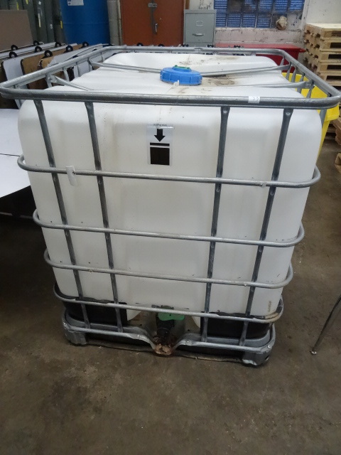 lot 33 image: 250 Gal. Caged Liquid Tote