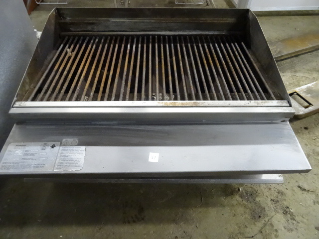 lot 37 image: Iron Works Broiler 5 Burner