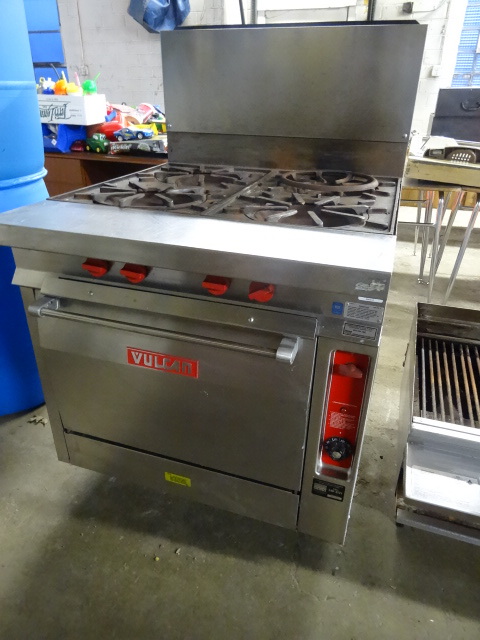 lot 38 image: Vulcan 4 Burner Stove