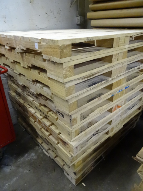 lot 55 image: 11 Like New Heat Treated Pallets