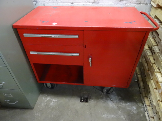 lot 56 image: Rolling Metal Tool Cabinet