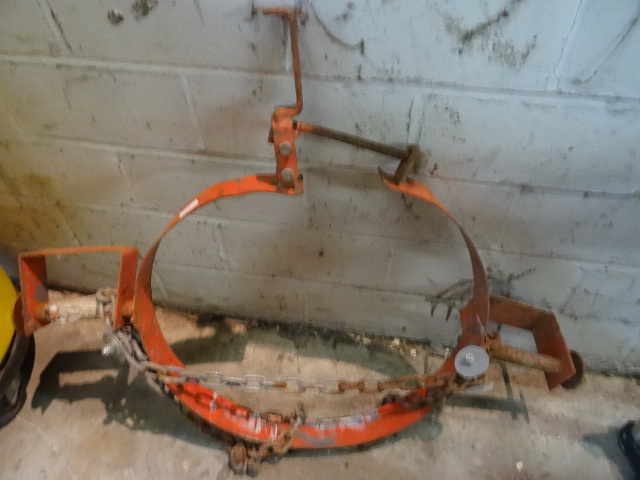 lot 70 image: Fork Lift Barrel Lifter