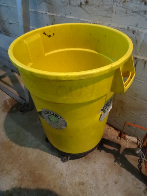 lot 71 image: 32 Gal. Garbage Can on Wheels
