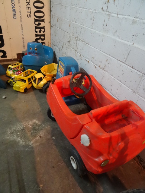 lot 75 image: Misc Kids Play Toys