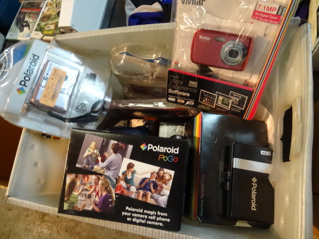 lot 78 image: Box of Misc Cameras