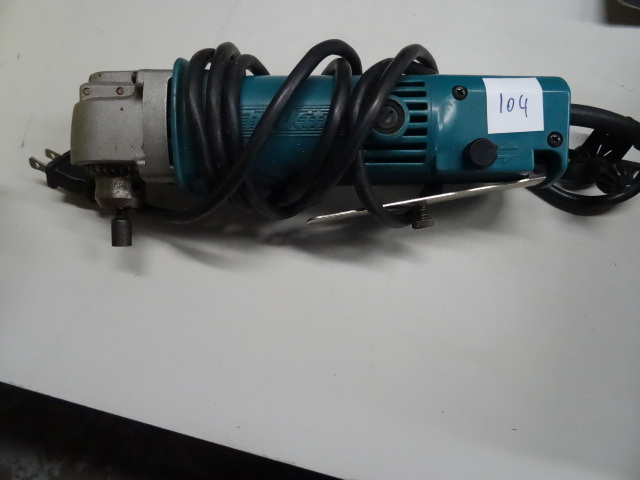 lot 104 image: Makita Right Angle Drill