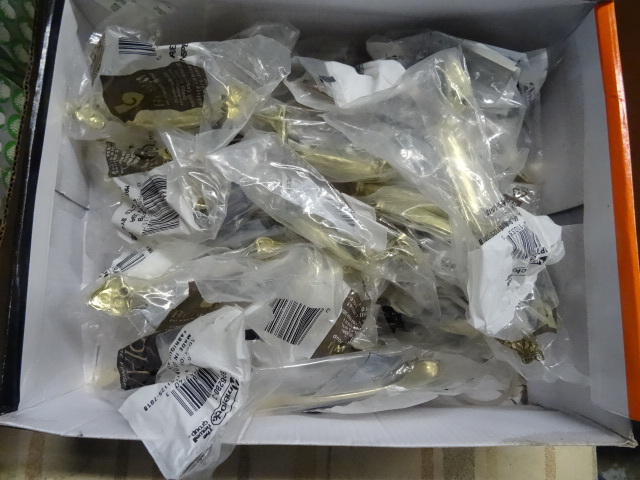 lot 107 image: Box of Brass Drawer Pulls