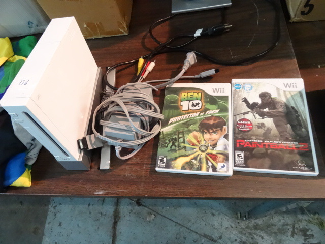 lot 126 image: WII Game Console with Power Supply