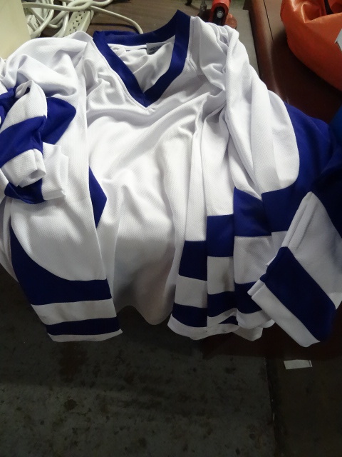 lot 157 image: 5 Size Medium Sports Shirts