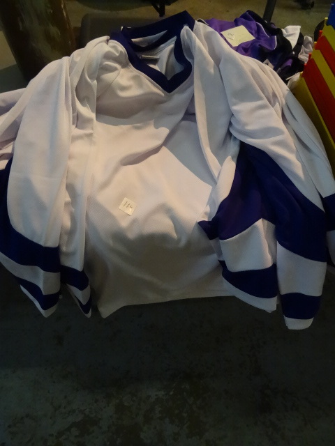 lot 164 image: 9 Sports Shirts Size Large New
