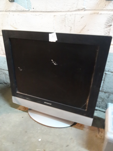 lot 185 image: Polaroid 20 TVMonitor with Remote.