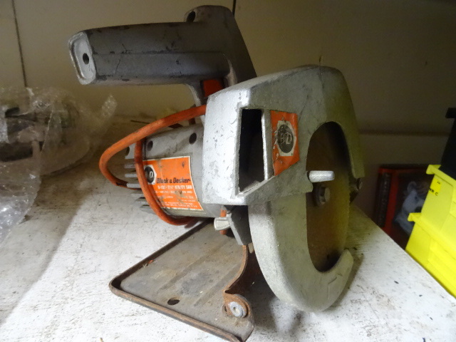 lot 201 image: Black and Decker U 130 7 14 Circular Saw