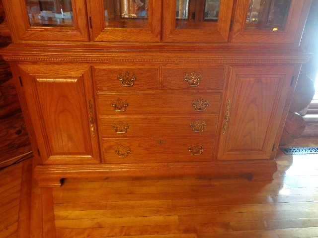 lot 2 image: 2 Piece Wooden Hutch