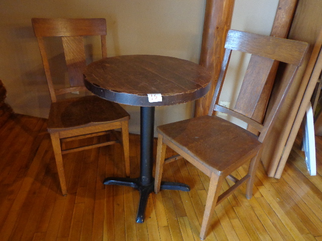 lot 15 image: Round Table & Chairs