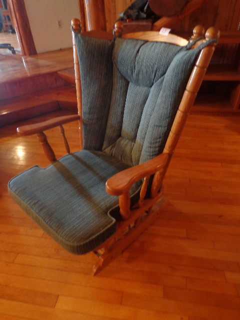 lot 18 image: Wood Glider Rocker