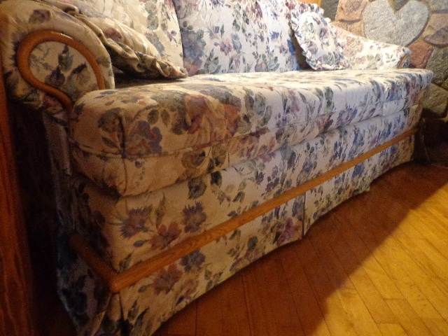 lot 19 image: Floural Pattern Apartment Sofa With Pillows