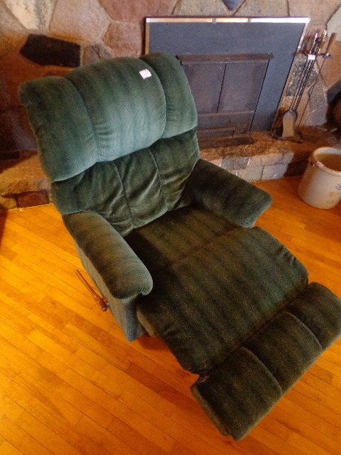 lot 20 image: Laz-Boy Rocker Recliner