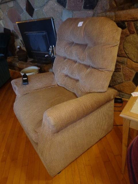 lot 25 image: Power Lift Chair