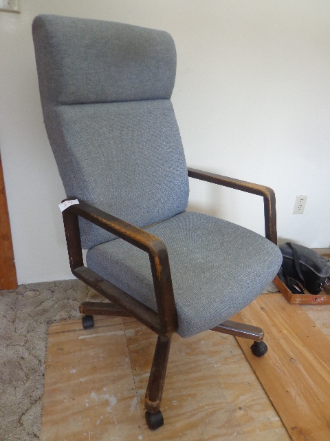 lot 34 image: Blue Office Chair