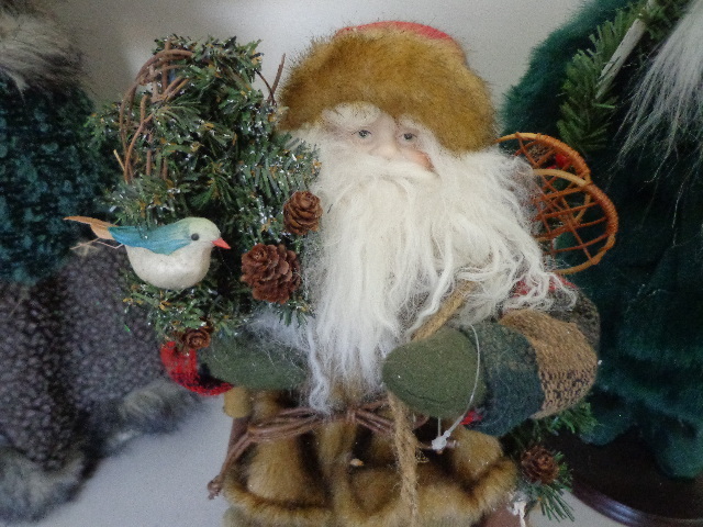 lot 38 image: Veriety Of 4 Santas