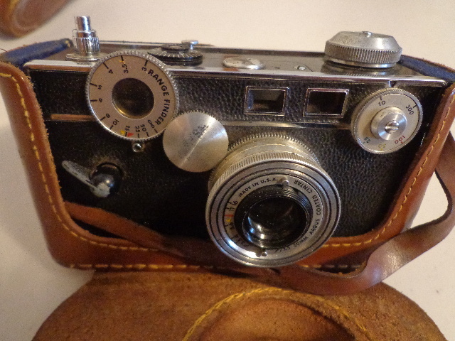 lot 44 image: 2 Argus Cameras In Cases